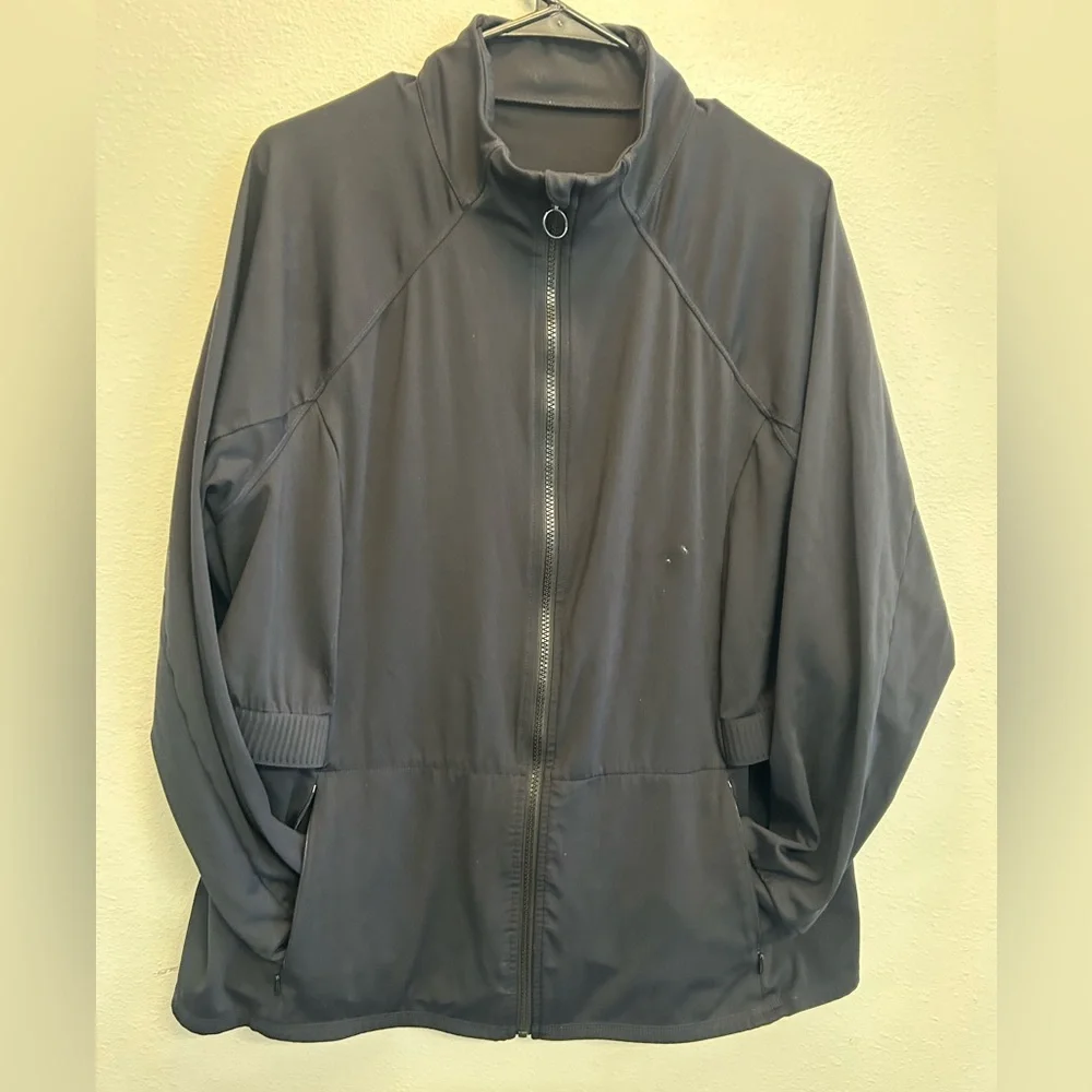🖤 Fabletics Running Jacket 🖤 - Picture 3 of 9
